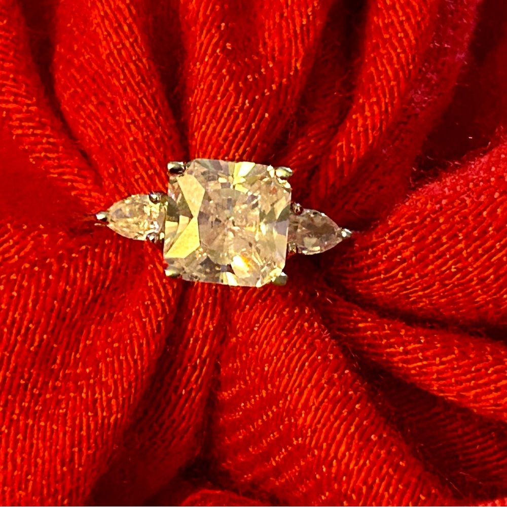 Premier Designs Limited Edition Proposal Ring Sz. 8 - NWT